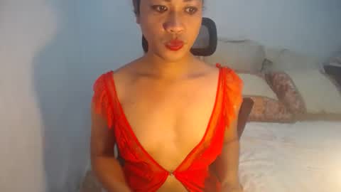 Snapshot of erika_madrigal chatting on 01-10-25, 01:10 erika_madrigal online show from 01-10-25, 01:10