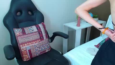 Snapshot of erika_stevens chatting on 05-25-26, 03:29 E R I K A - SAGITARIO..... online show from 05-25-26, 03:29