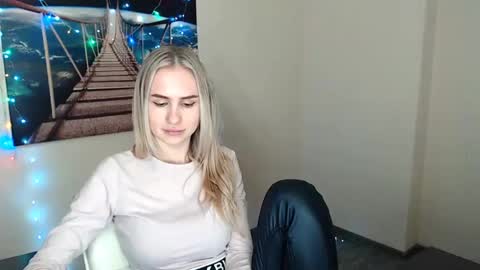 Erika online show from 01-06-25, 03:40