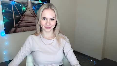 Erika online show from 01-11-25, 01:01