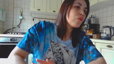 Snapshot of erikagloss chatting on 11-17-25, 06:52 ErikaGloss online show from 11-17-25, 06:52