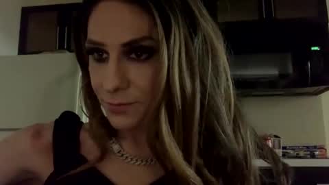 Snapshot of erikal0ve chatting on 02-16-25, 11:38 Erika Love online show from 02-16-25, 11:38