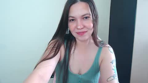 Snapshot of erin_love_ chatting on 05-15-26, 05:36 Erin online show from 05-15-26, 05:36