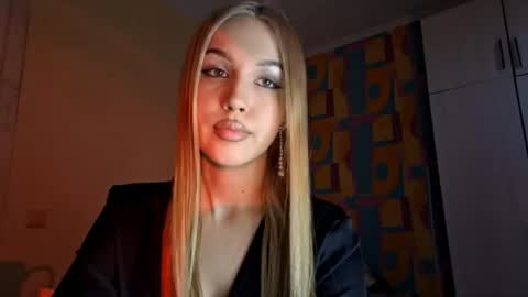 Snapshot of erinnnaji chatting on 06-16-26, 04:31 Katrin online show from 06-16-26, 04:31