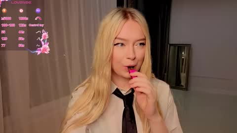 Snapshot of erlenbayer chatting on 03-15-26, 10:16 Chanel online show from 03-15-26, 10:16