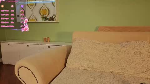 Snapshot of erlenbayer chatting on 03-17-26, 08:45 Chanel online show from 03-17-26, 08:45