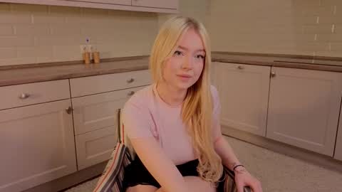 Snapshot of erlenbayer chatting on 03-22-26, 08:34 Chanel online show from 03-22-26, 08:34