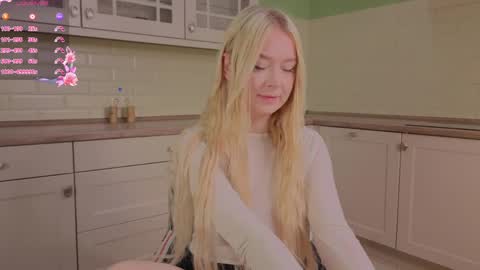 Snapshot of erlenbayer chatting on 03-25-26, 09:10 Chanel online show from 03-25-26, 09:10