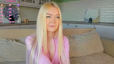 Snapshot of erlenbayer chatting on 06-18-26, 04:46 Chanel online show from 06-18-26, 04:46
