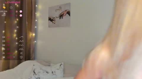Elina online show from 09-28-25, 05:29