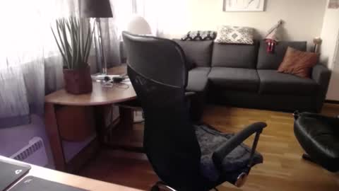 eroen online show from 10-26-25, 02:01