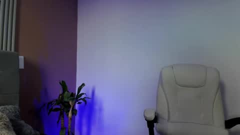 Eros Lux1 online show from 04-11-26, 12:09