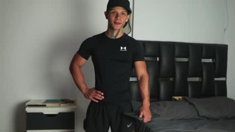 Snapshot of erosscott chatting on 01-29-25, 01:16 Eros online show from 01-29-25, 01:16