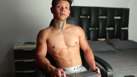 Snapshot of erosscott chatting on 02-02-25, 06:10 Eros online show from 02-02-25, 06:10