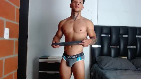 Snapshot of erosscott chatting on 09-10-25, 01:55 Eros online show from 09-10-25, 01:55