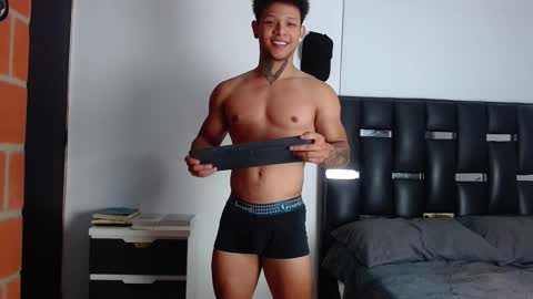 Snapshot of erosscott chatting on 09-27-25, 05:51 Eros online show from 09-27-25, 05:51