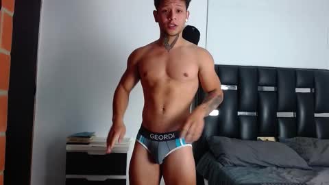 Snapshot of erosscott chatting on 09-30-25, 09:53 Eros online show from 09-30-25, 09:53