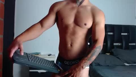Snapshot of erosscott chatting on 10-07-25, 02:58 Eros online show from 10-07-25, 02:58