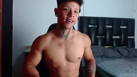 Snapshot of erosscott chatting on 10-17-25, 05:37 Eros online show from 10-17-25, 05:37