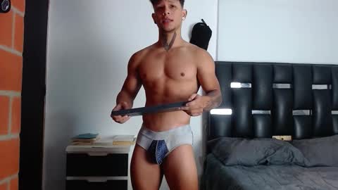 Snapshot of erosscott chatting on 10-23-25, 03:33 Eros online show from 10-23-25, 03:33