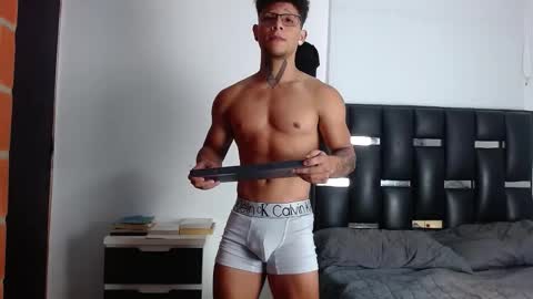 Snapshot of erosscott chatting on 10-27-25, 04:55 Eros online show from 10-27-25, 04:55