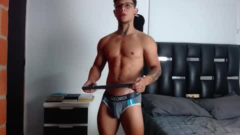 Snapshot of erosscott chatting on 10-29-25, 02:08 Eros online show from 10-29-25, 02:08