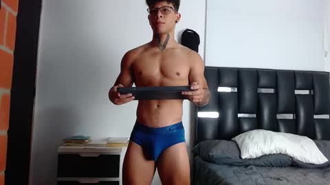 Snapshot of erosscott chatting on 10-31-25, 03:13 Eros online show from 10-31-25, 03:13