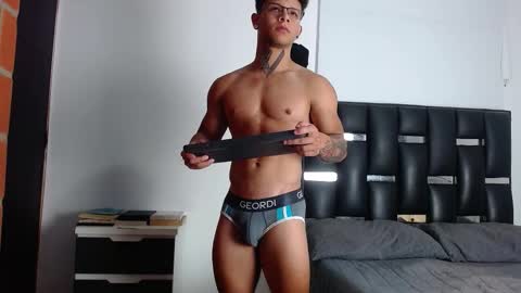 Snapshot of erosscott chatting on 11-04-25, 05:12 Eros online show from 11-04-25, 05:12