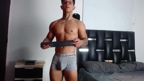 Snapshot of erosscott chatting on 11-10-25, 06:29 Eros online show from 11-10-25, 06:29