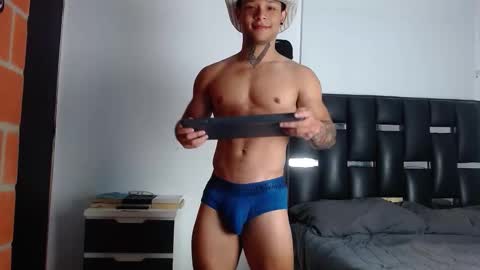 Snapshot of erosscott chatting on 11-14-25, 06:39 Eros online show from 11-14-25, 06:39