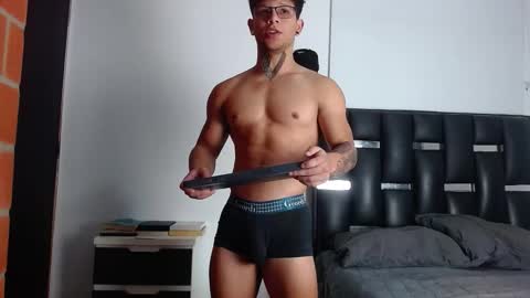 Snapshot of erosscott chatting on 11-17-25, 05:52 Eros online show from 11-17-25, 05:52