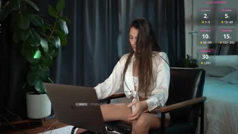 SOFIA  DAMIEN   PVT MODEL online show from 10-26-25, 11:49