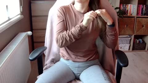 Snapshot of erotic_vibe chatting on 12-10-24, 09:33 Melissa online show from 12-10-24, 09:33