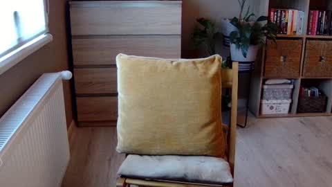 Snapshot of erotic_vibe chatting on 12-10-24, 12:38 Melissa online show from 12-10-24, 12:38
