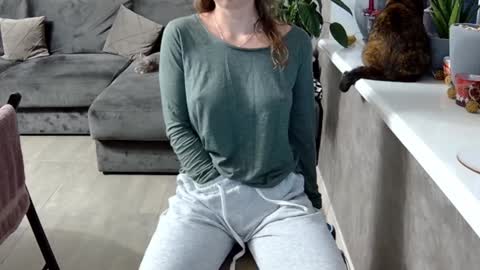 Snapshot of erotic_vibe chatting on 12-13-24, 02:05 Melissa online show from 12-13-24, 02:05