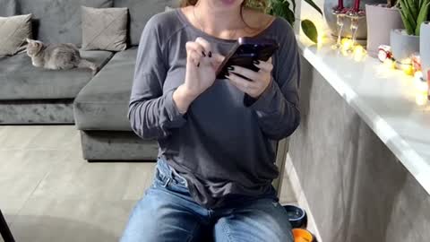 Snapshot of erotic_vibe chatting on 12-14-24, 02:31 Melissa online show from 12-14-24, 02:31