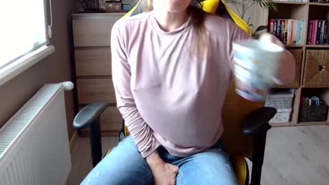 Snapshot of erotic_vibe chatting on 12-17-24, 10:01 Melissa online show from 12-17-24, 10:01