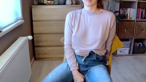 Snapshot of erotic_vibe chatting on 12-17-24, 01:05 Melissa online show from 12-17-24, 01:05