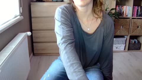 Snapshot of erotic_vibe chatting on 12-19-24, 12:45 Melissa online show from 12-19-24, 12:45
