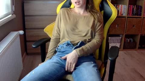 Snapshot of erotic_vibe chatting on 12-22-24, 08:03 Melissa online show from 12-22-24, 08:03