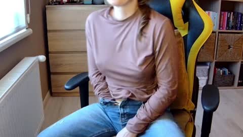 Snapshot of erotic_vibe chatting on 12-23-24, 01:13 Melissa online show from 12-23-24, 01:13