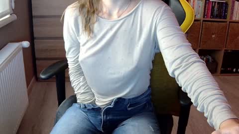Snapshot of erotic_vibe chatting on 01-02-25, 05:07 Melissa online show from 01-02-25, 05:07