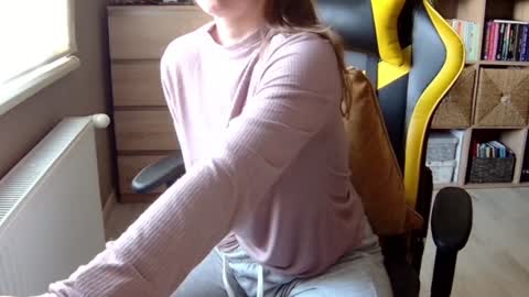 Snapshot of erotic_vibe chatting on 01-10-25, 12:26 Melissa online show from 01-10-25, 12:26