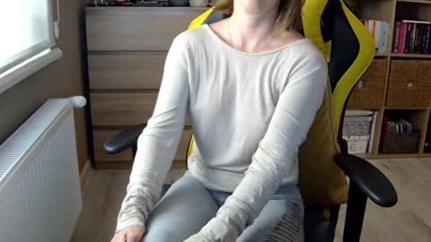 Snapshot of erotic_vibe chatting on 02-01-25, 06:51 Melissa online show from 02-01-25, 06:51