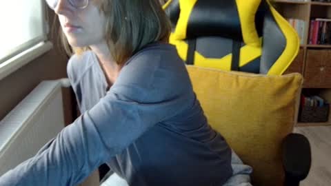 Snapshot of erotic_vibe chatting on 02-02-25, 02:56 Melissa online show from 02-02-25, 02:56
