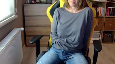 Snapshot of erotic_vibe chatting on 02-03-25, 05:56 Melissa online show from 02-03-25, 05:56