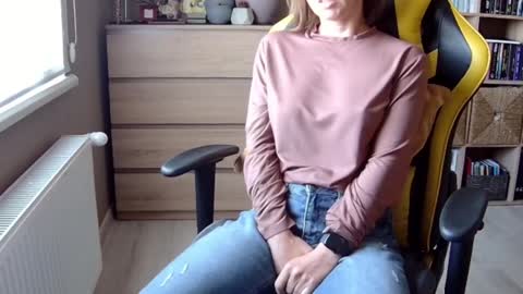 Snapshot of erotic_vibe chatting on 02-08-25, 08:52 Melissa online show from 02-08-25, 08:52