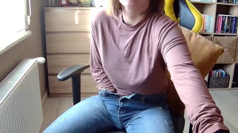 Snapshot of erotic_vibe chatting on 02-08-25, 01:22 Melissa online show from 02-08-25, 01:22