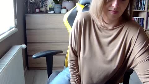 Snapshot of erotic_vibe chatting on 02-09-25, 11:14 Melissa online show from 02-09-25, 11:14