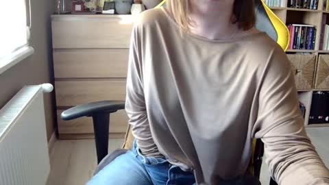 Snapshot of erotic_vibe chatting on 02-09-25, 02:18 Melissa online show from 02-09-25, 02:18